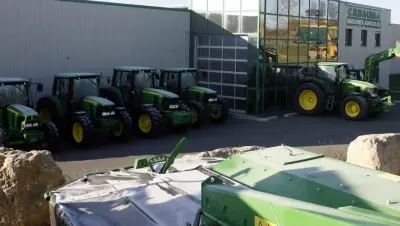 Rodez. En pleine nuit, ils découpent un grillage et filent avec 3 tracteurs tout neufs