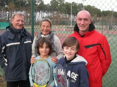 Les petits sur les courts