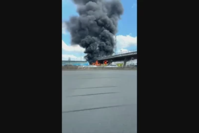 Rixe de supporters avant la finale de la Coupe de France de football OL-PSG, le péage de Fresnes-lès-Montauban sur l'Autoroute A1 en feu