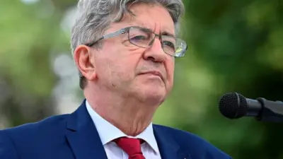 Jean-Luc Mélenchon estime qu'en cas d'absence de majorité, "la solution c'est qu'Emmanuel Macron s'en...